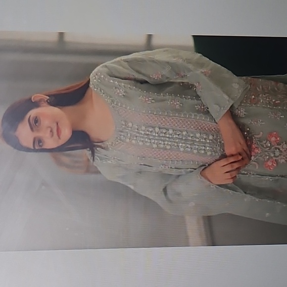 Pakistani 3 Piece Suit Small - Picture 3 of 6